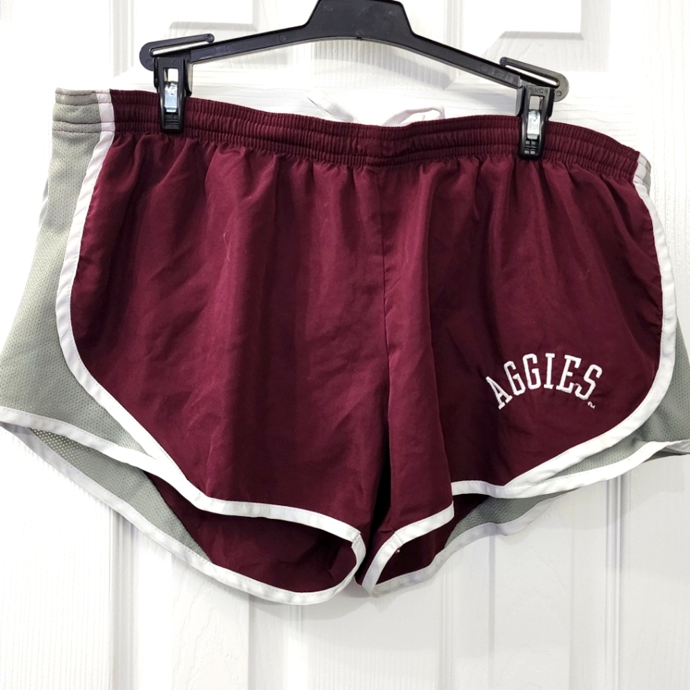 Aggies Women's Maroon and Gray Shorts Size: Large (juniors)